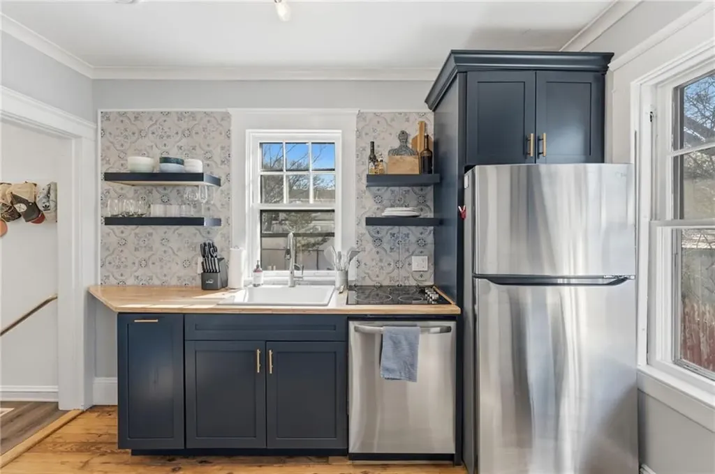 68 Packard Avenue Warwick RI 02886