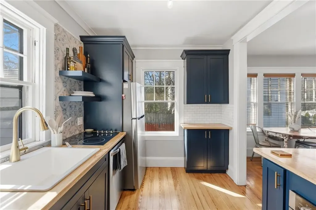 68 Packard Avenue Warwick RI 02886