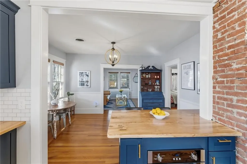 68 Packard Avenue Warwick RI 02886