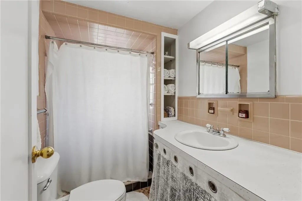 68 Packard Avenue Warwick RI 02886