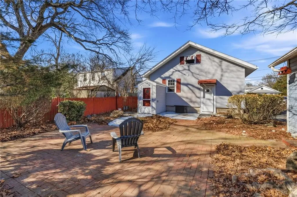 68 Packard Avenue Warwick RI 02886