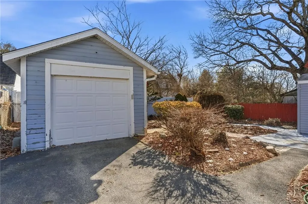 68 Packard Avenue Warwick RI 02886