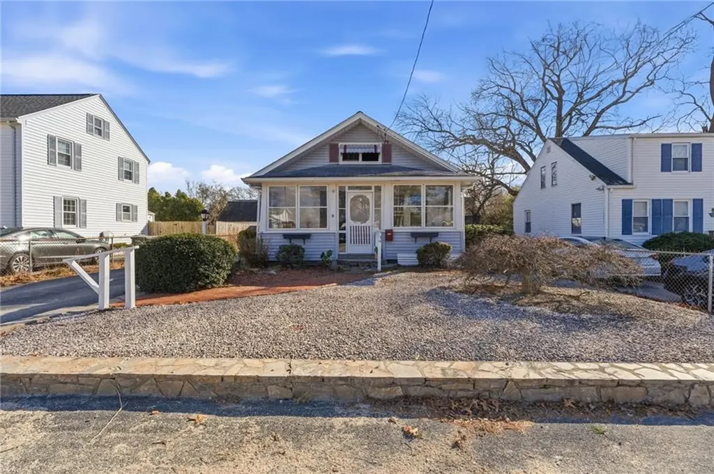 68 Packard Avenue Warwick RI 02886