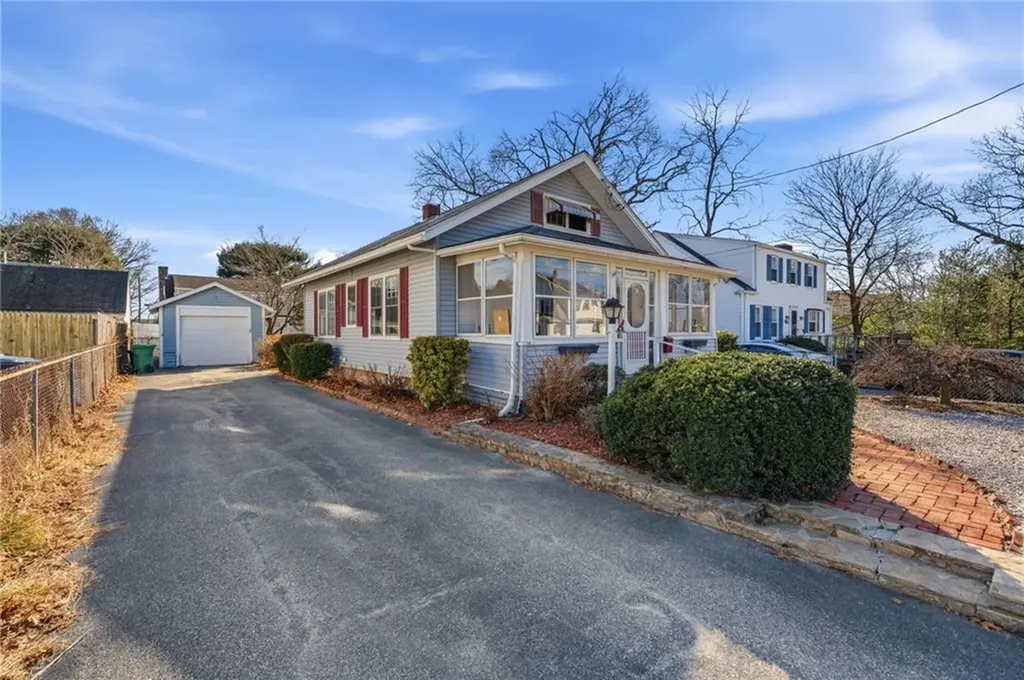 68 Packard Avenue Warwick RI 02886