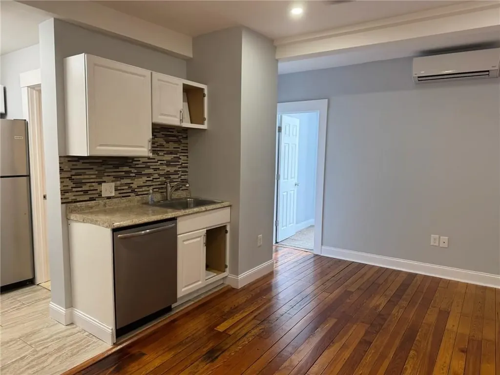 38 40 Freebody Street Newport RI 02840