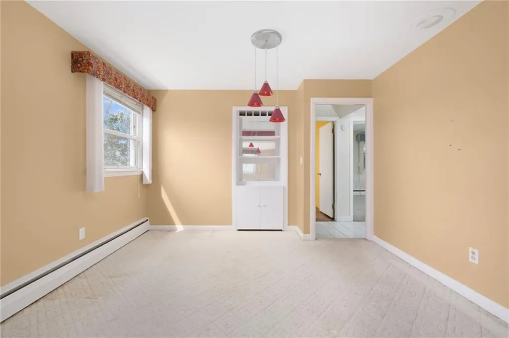 9 Spruce Avenue Middletown RI 02842