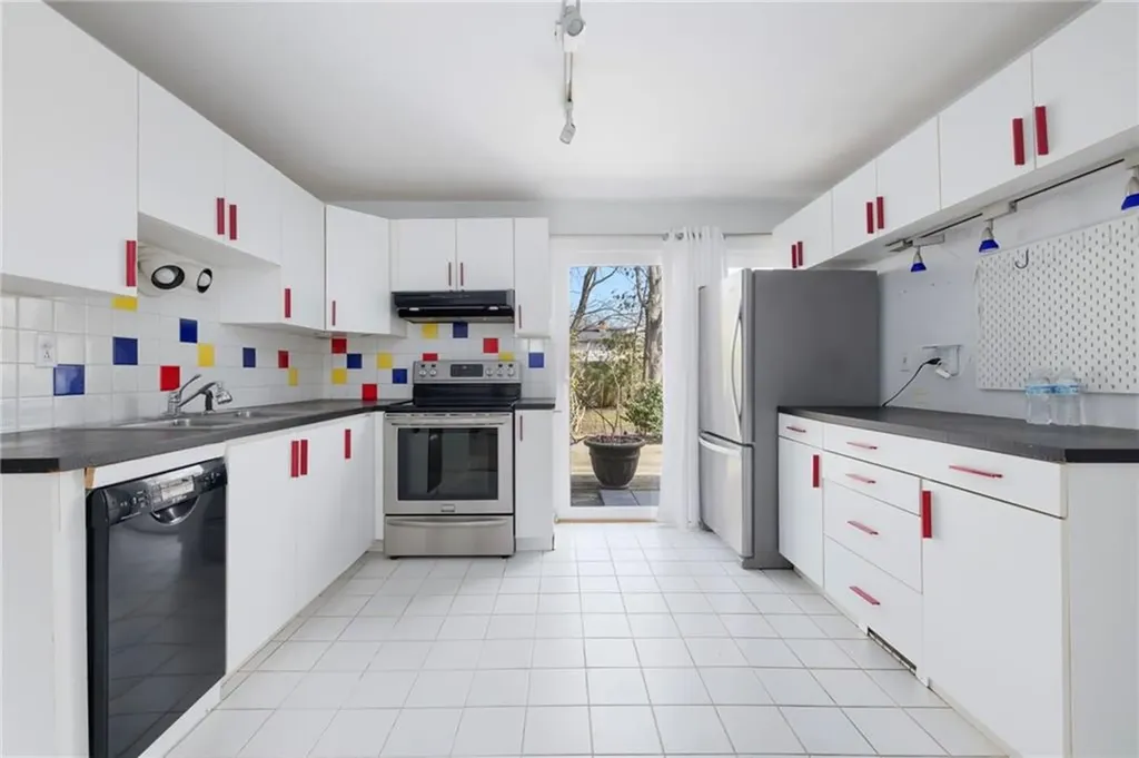 9 Spruce Avenue Middletown RI 02842