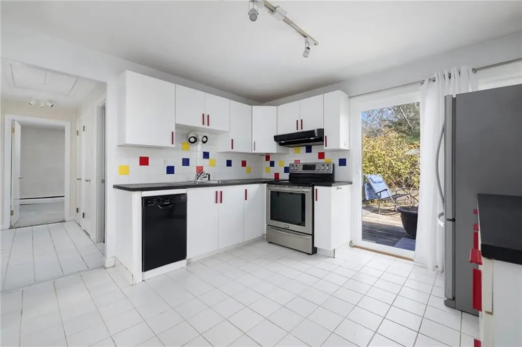 9 Spruce Avenue Middletown RI 02842