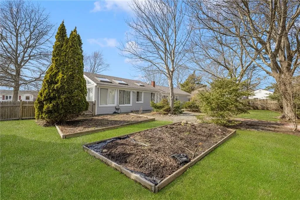 9 Spruce Avenue Middletown RI 02842
