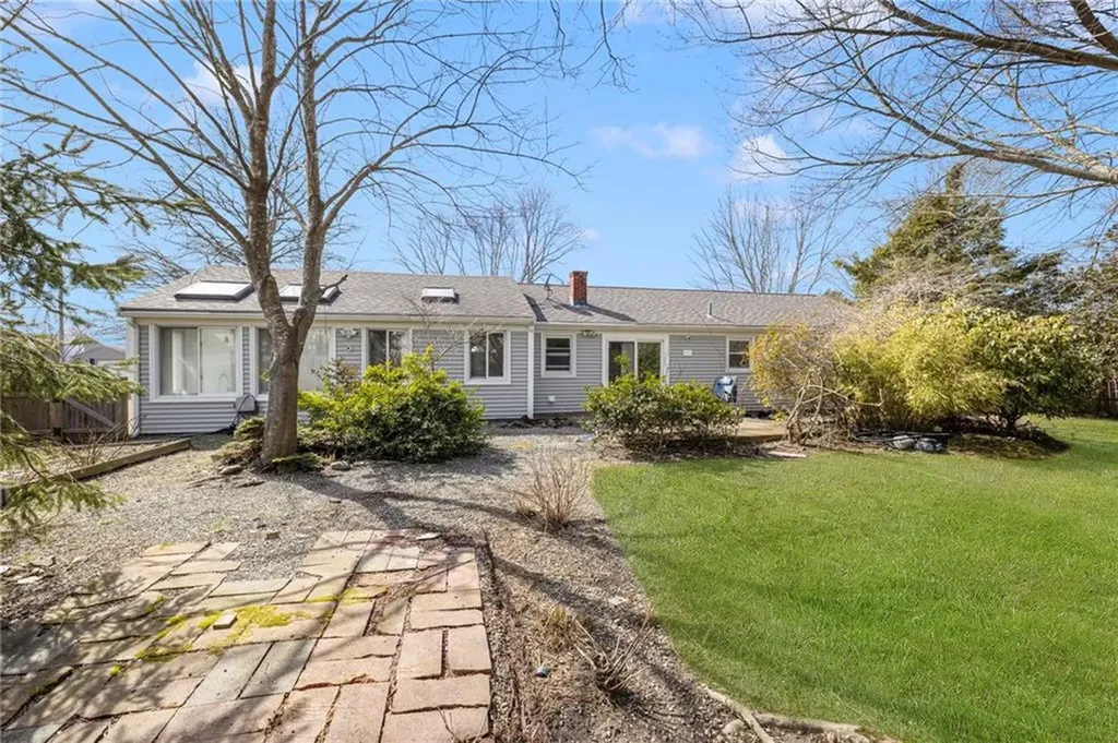 9 Spruce Avenue Middletown RI 02842