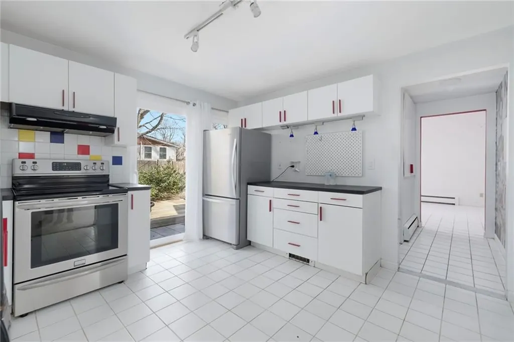 9 Spruce Avenue Middletown RI 02842