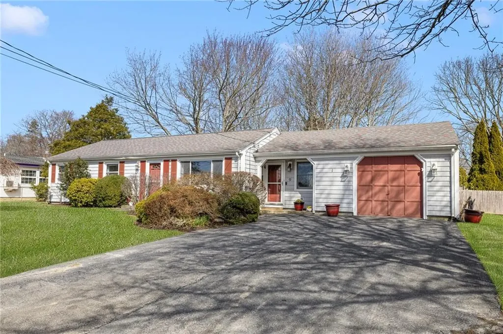 9 Spruce Avenue Middletown RI 02842