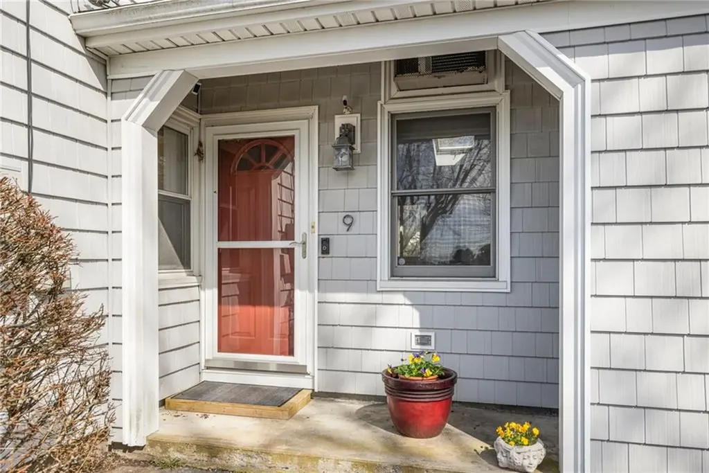 9 Spruce Avenue Middletown RI 02842