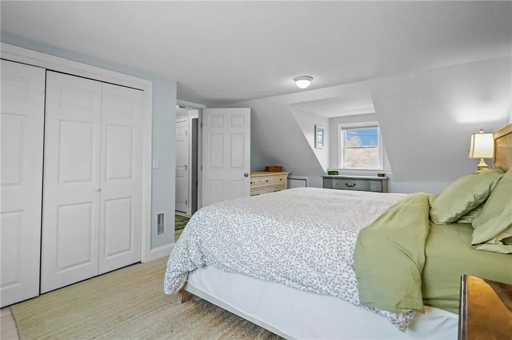 206 Reservoir Road Middletown RI 02842