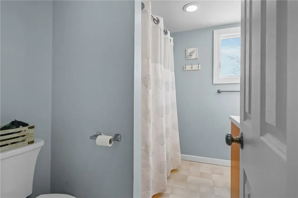 206 Reservoir Road Middletown RI 02842