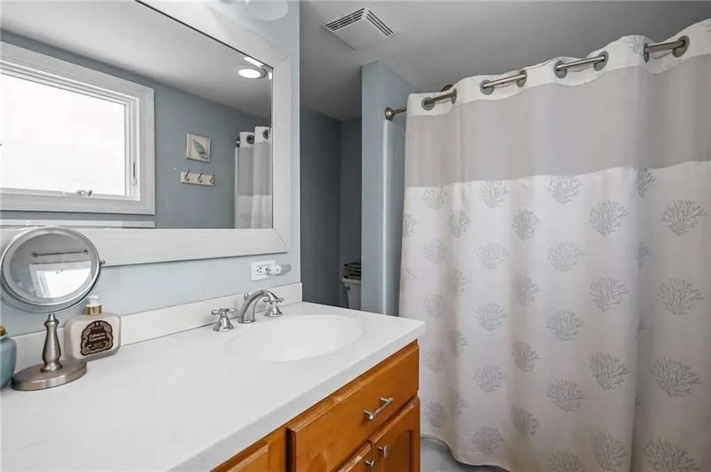 206 Reservoir Road Middletown RI 02842