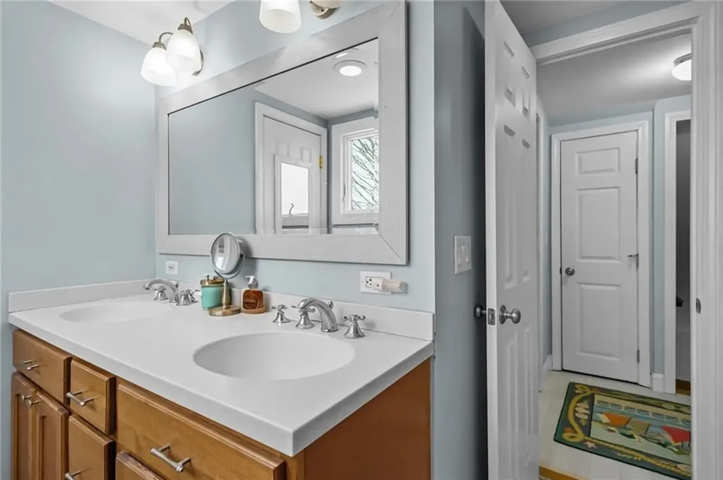 206 Reservoir Road Middletown RI 02842