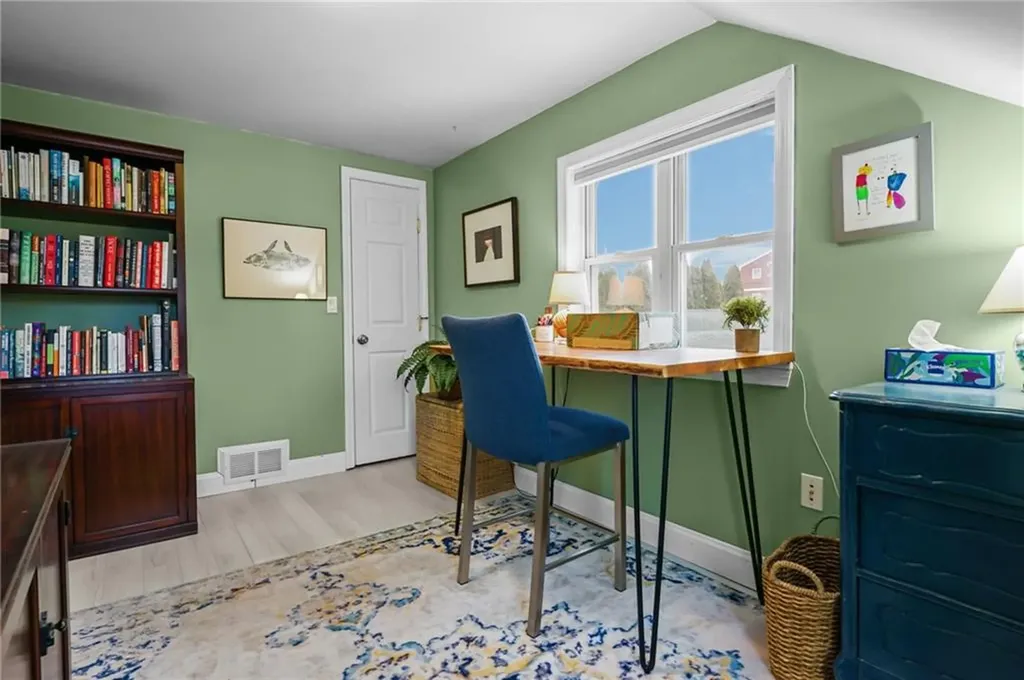 206 Reservoir Road Middletown RI 02842