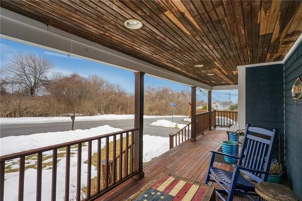 206 Reservoir Road Middletown RI 02842