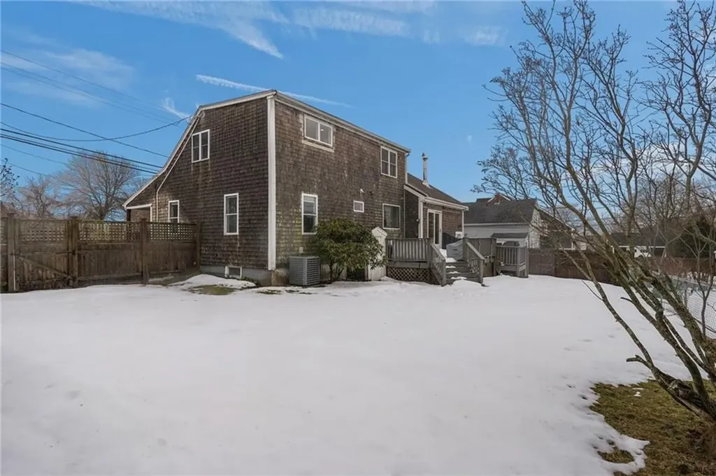 206 Reservoir Road Middletown RI 02842