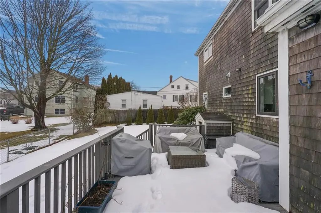 206 Reservoir Road Middletown RI 02842