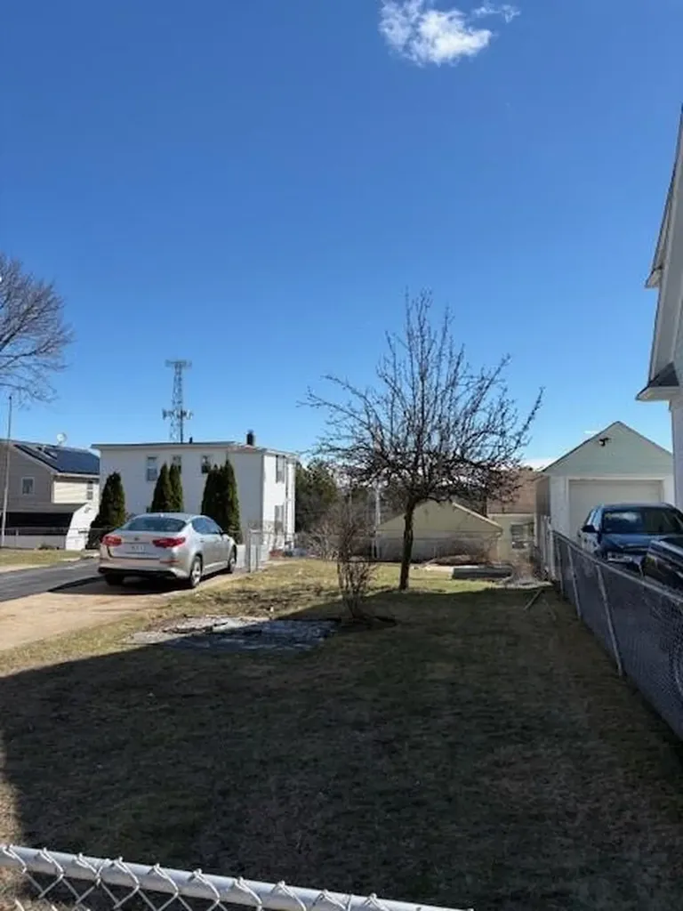 15 Brockton Street Providence RI 02904
