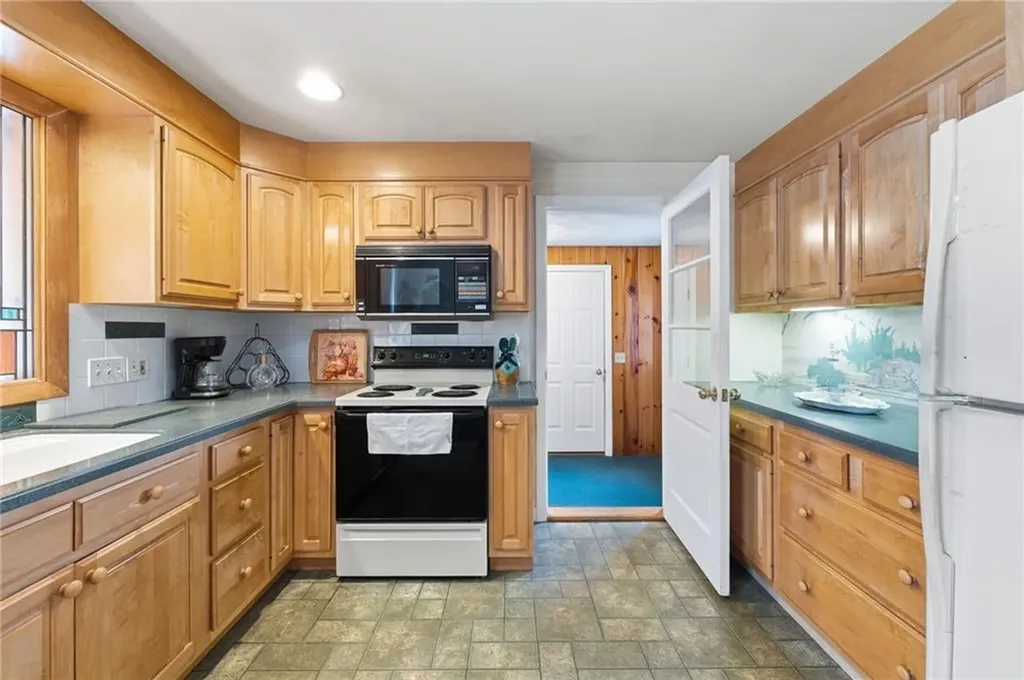 20 Reservoir Avenue Warren RI 02885