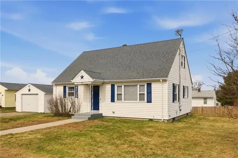 92 Bracket Avenue Tiverton RI 02878