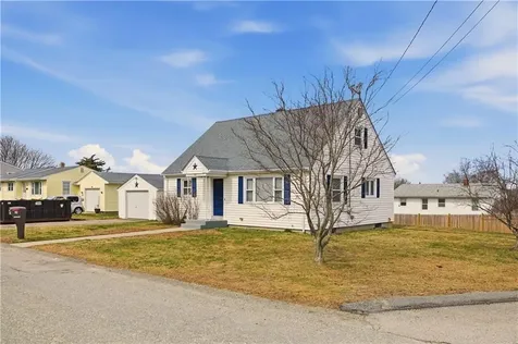 92 Bracket Avenue Tiverton RI 02878