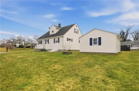 92 Bracket Avenue Tiverton RI 02878
