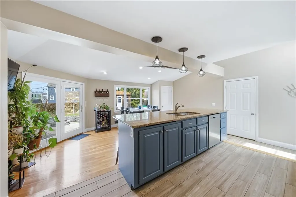 85 Gillan Avenue Warwick RI 02886