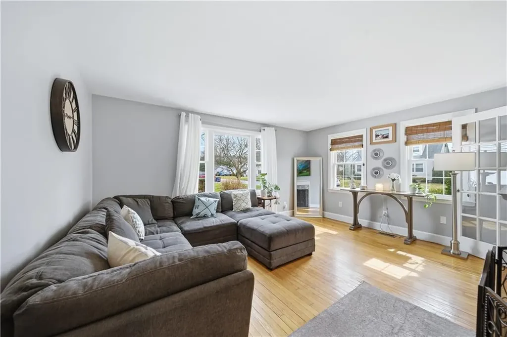 85 Gillan Avenue Warwick RI 02886