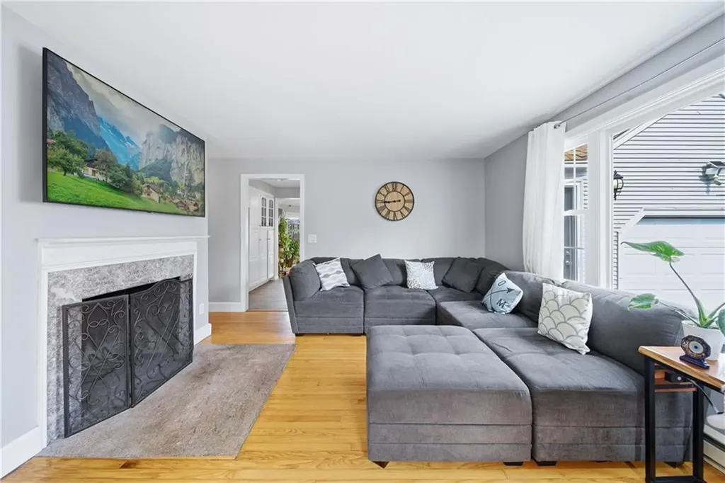 85 Gillan Avenue Warwick RI 02886