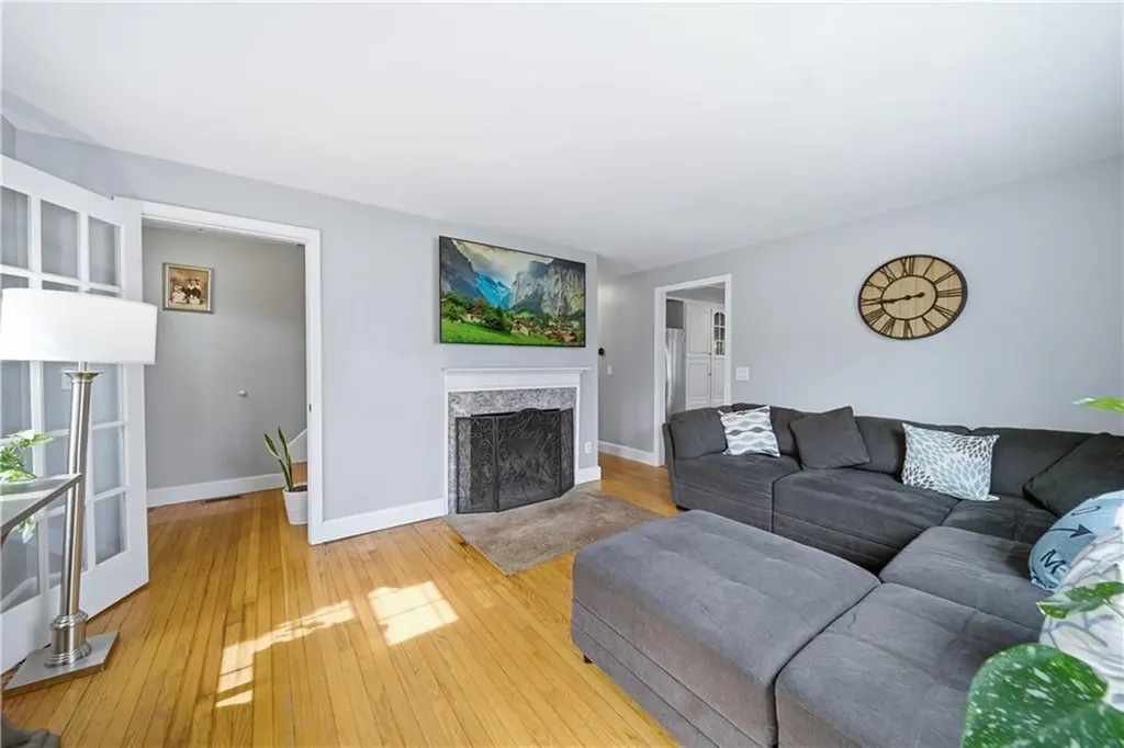 85 Gillan Avenue Warwick RI 02886