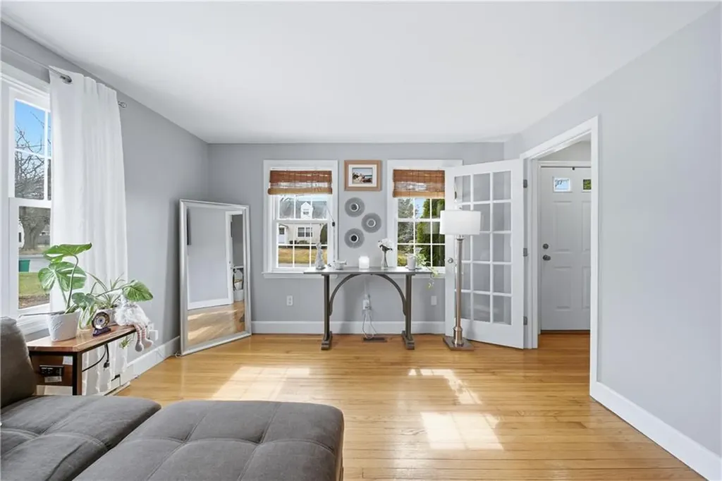 85 Gillan Avenue Warwick RI 02886