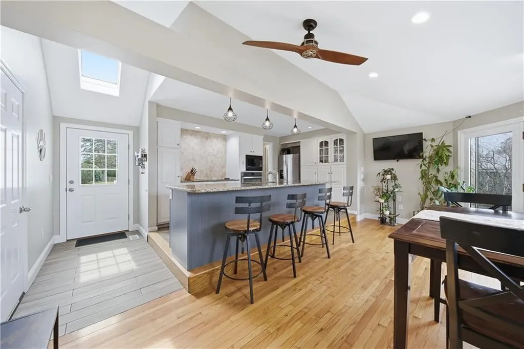 85 Gillan Avenue Warwick RI 02886