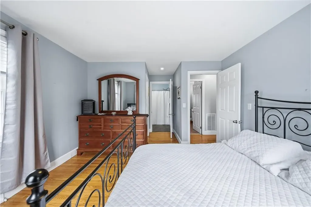85 Gillan Avenue Warwick RI 02886