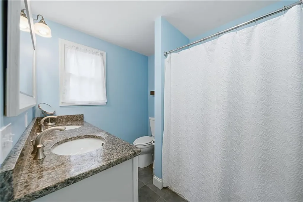 85 Gillan Avenue Warwick RI 02886