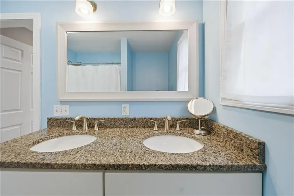 85 Gillan Avenue Warwick RI 02886
