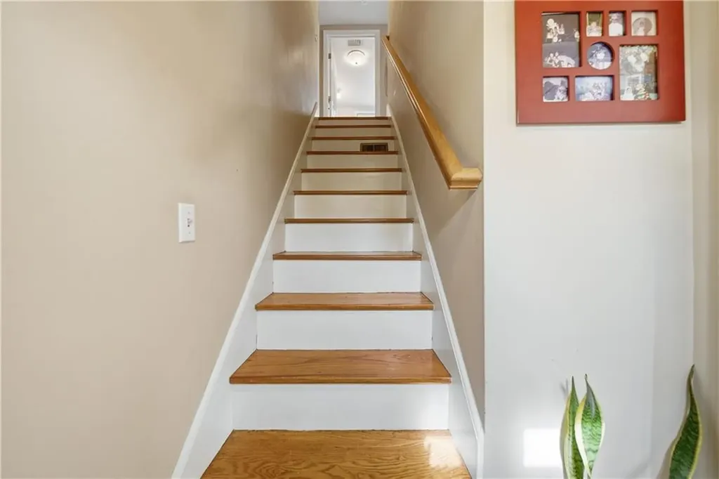 85 Gillan Avenue Warwick RI 02886