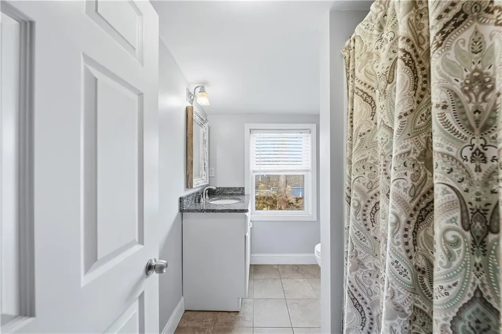 85 Gillan Avenue Warwick RI 02886