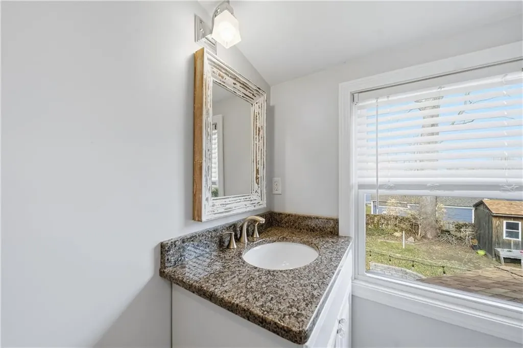 85 Gillan Avenue Warwick RI 02886