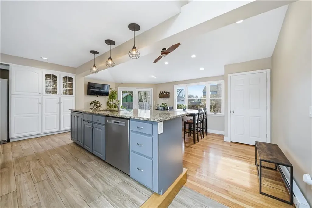 85 Gillan Avenue Warwick RI 02886