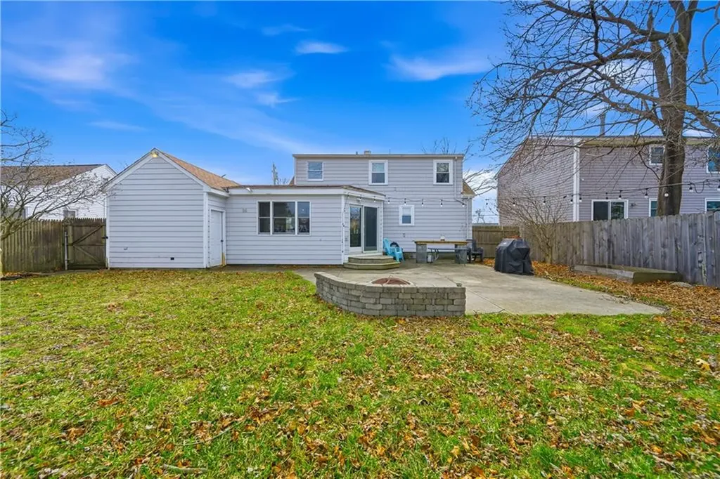 85 Gillan Avenue Warwick RI 02886