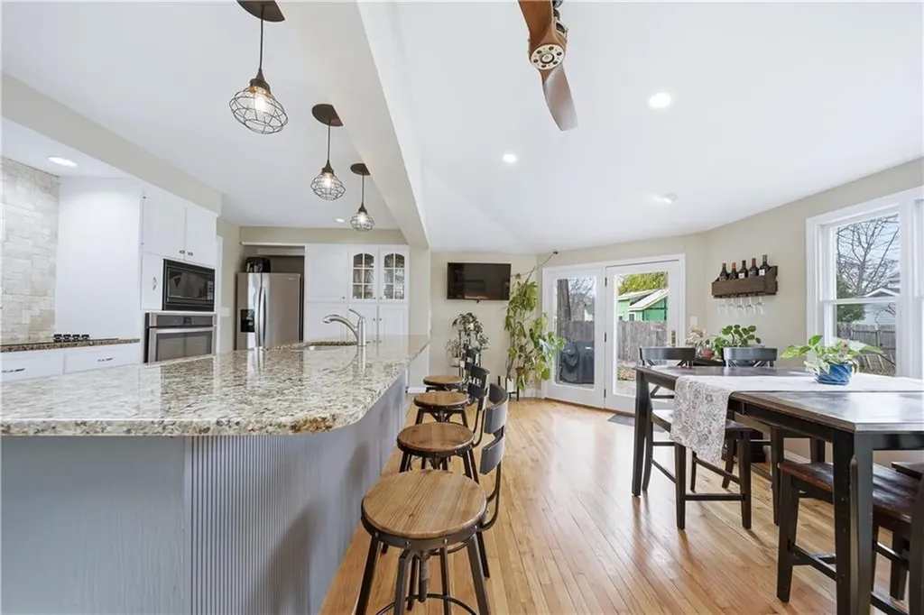 85 Gillan Avenue Warwick RI 02886