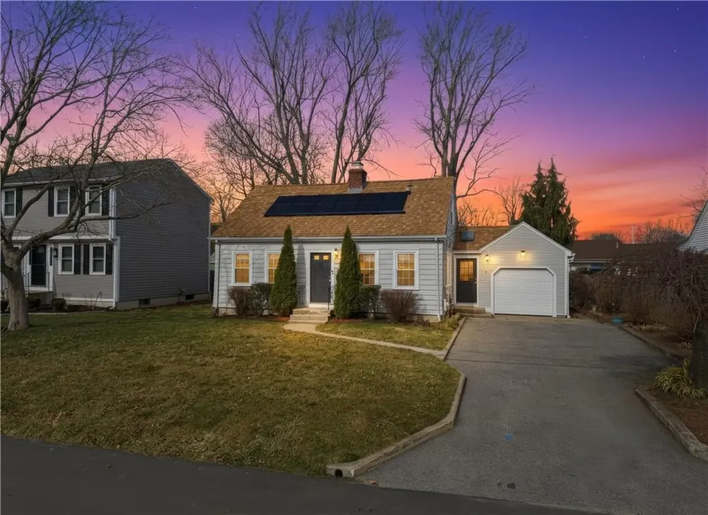 85 Gillan Avenue Warwick RI 02886