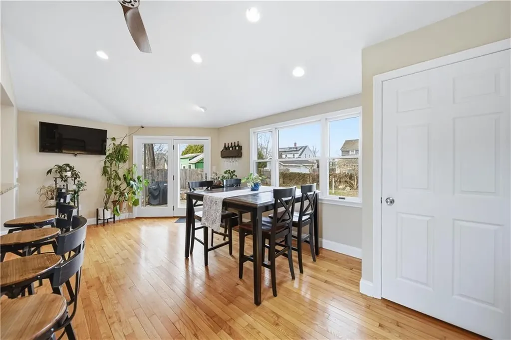 85 Gillan Avenue Warwick RI 02886
