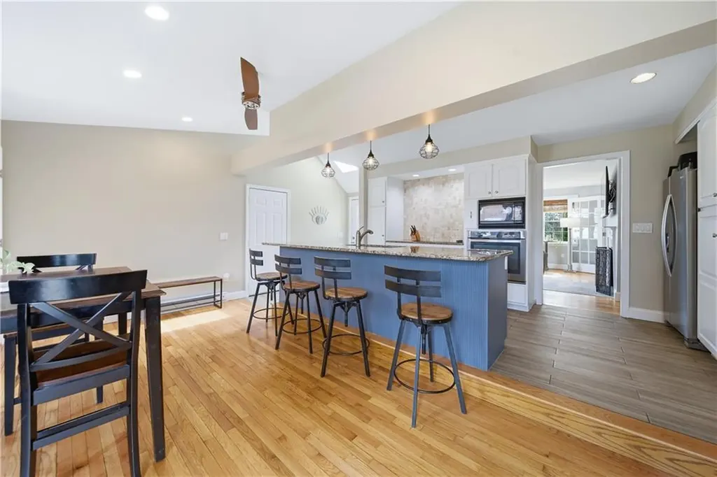 85 Gillan Avenue Warwick RI 02886