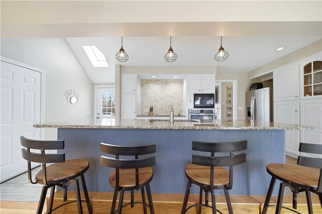 85 Gillan Avenue Warwick RI 02886