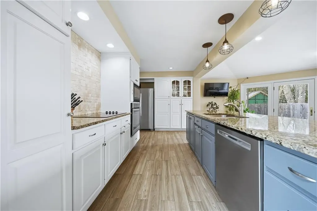 85 Gillan Avenue Warwick RI 02886